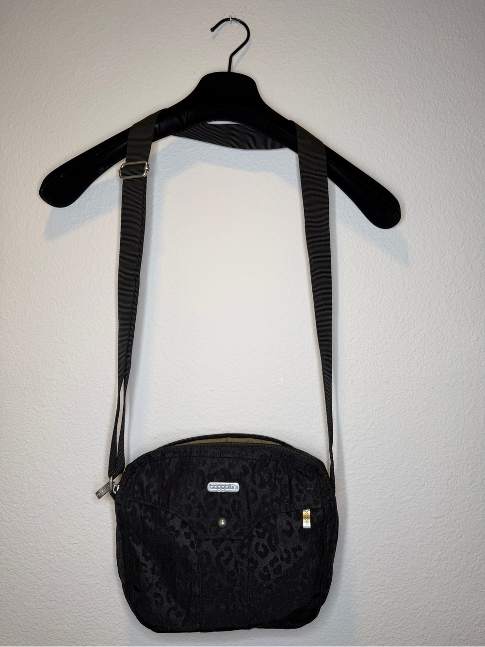 Baggallini Black Leopard-Print Crossbody Bag